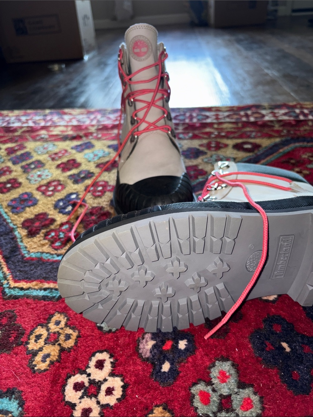 NEW Timberland Women's White and Black Lace-Up Boots with Pink Laces - Picture 6 of 6